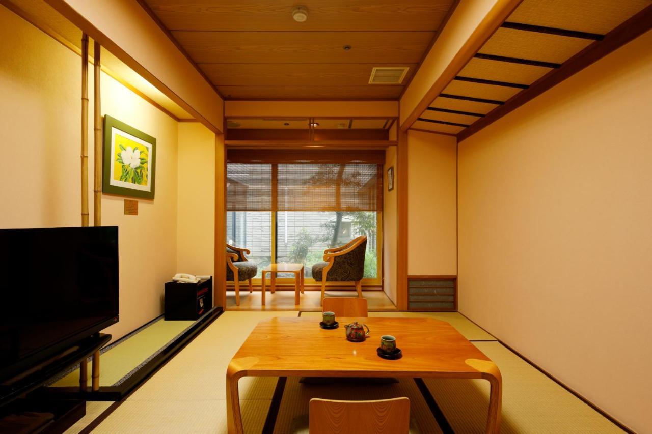 Kanazawa Hakuchoro Hotel Sanraku -Natural Hot Spring- Exteriér fotografie A traditional Japanese room