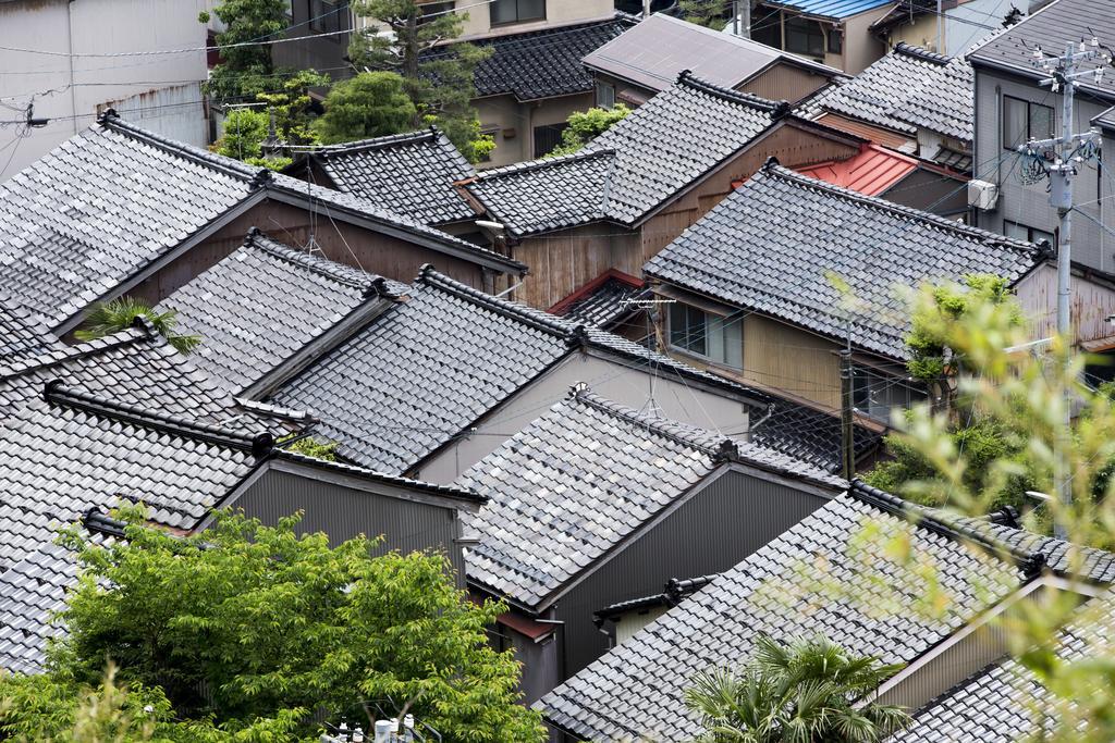 Kanazawa Hakuchoro Hotel Sanraku -Natural Hot Spring- Exteriér fotografie Traditional Japanese roofs